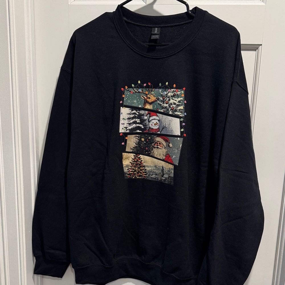 Gildan Black Holiday Graphic Crewneck Sweatshirt with Festive Panels